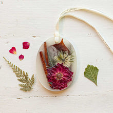 Load image into Gallery viewer, Spicy Apple Petite Botanical Sachet