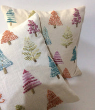 Load image into Gallery viewer, Pillow Applique/Embo 16" Pine Tree Festival
