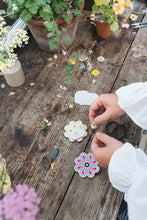 Load image into Gallery viewer, Keyring Flower Press - Pinks &amp; Blues (US landed)
