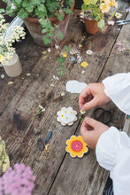 Load image into Gallery viewer, Keyring Flower Press - Oranges &amp; Pinks (US landed)
