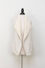 Load image into Gallery viewer, Sherpa Vest: Cream / M
